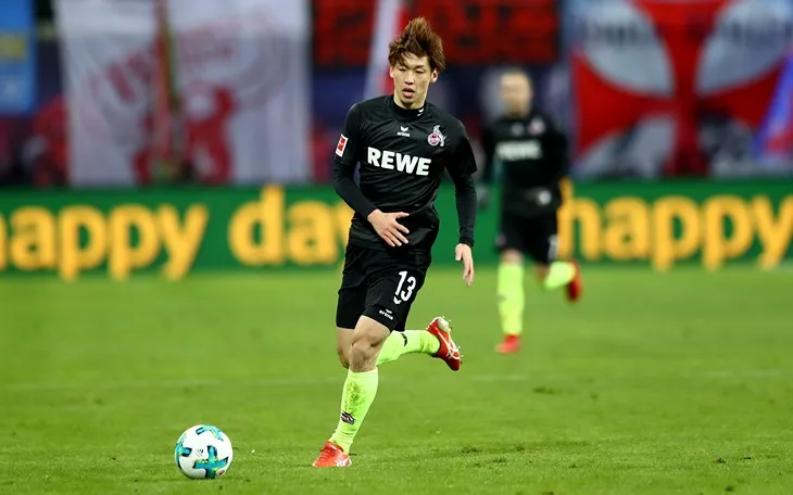 Đổi 7 kiểu áo trong mùa, FC Cologne vẫn xếp bét bảng Bundesliga ảnh 6