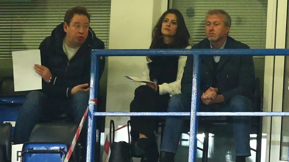 Bạn thân của Abramovich đến đội bóng “sân sau” của Chelsea ảnh 2
