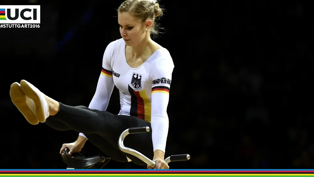 Xe đạp nghệ thuật: Viola Brand, mỹ nhân kỳ ảo trên ngựa sắt ảnh 8