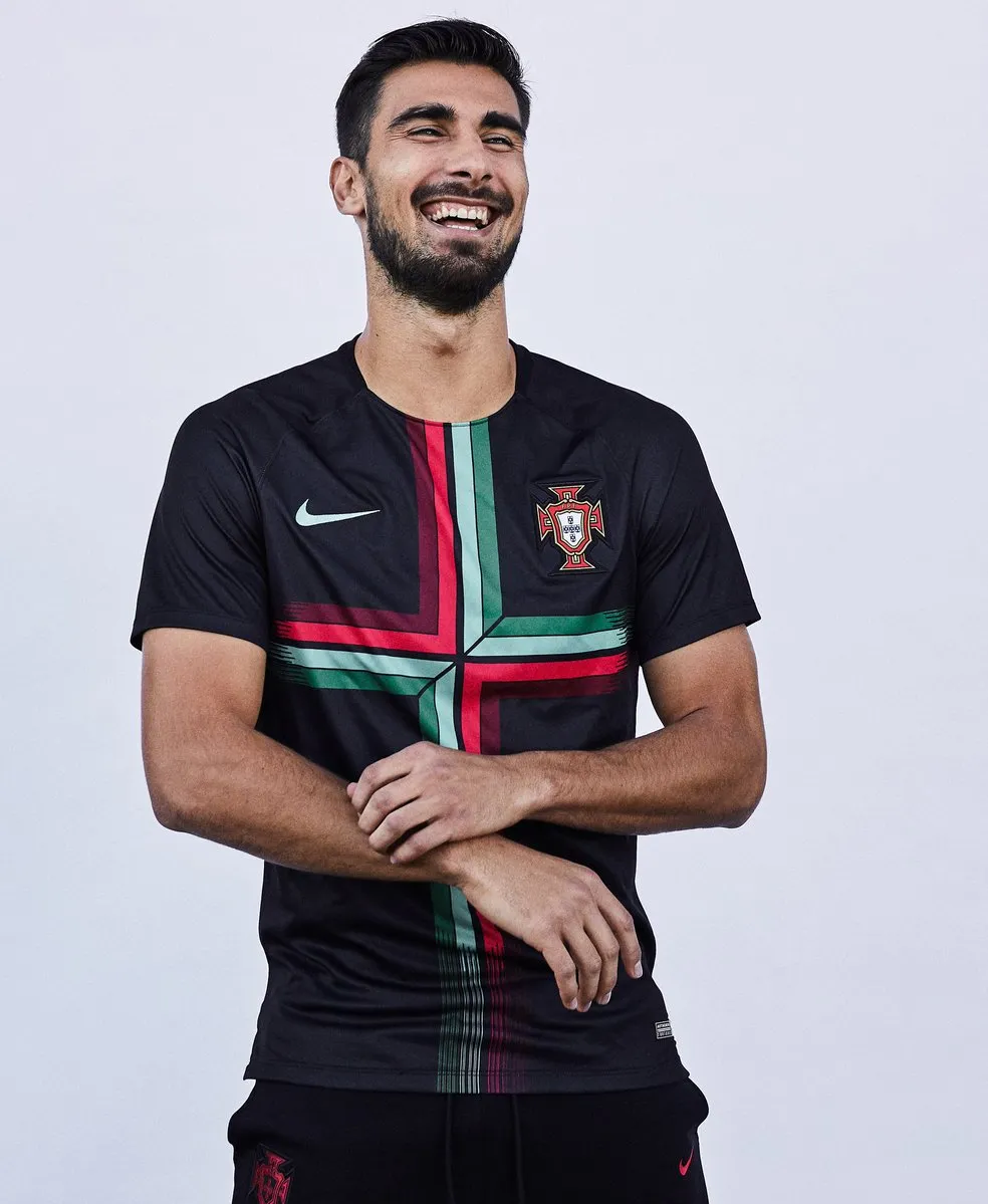 World Cup 2018: Áo đấu mới rực rỡ sắc màu! ảnh 6