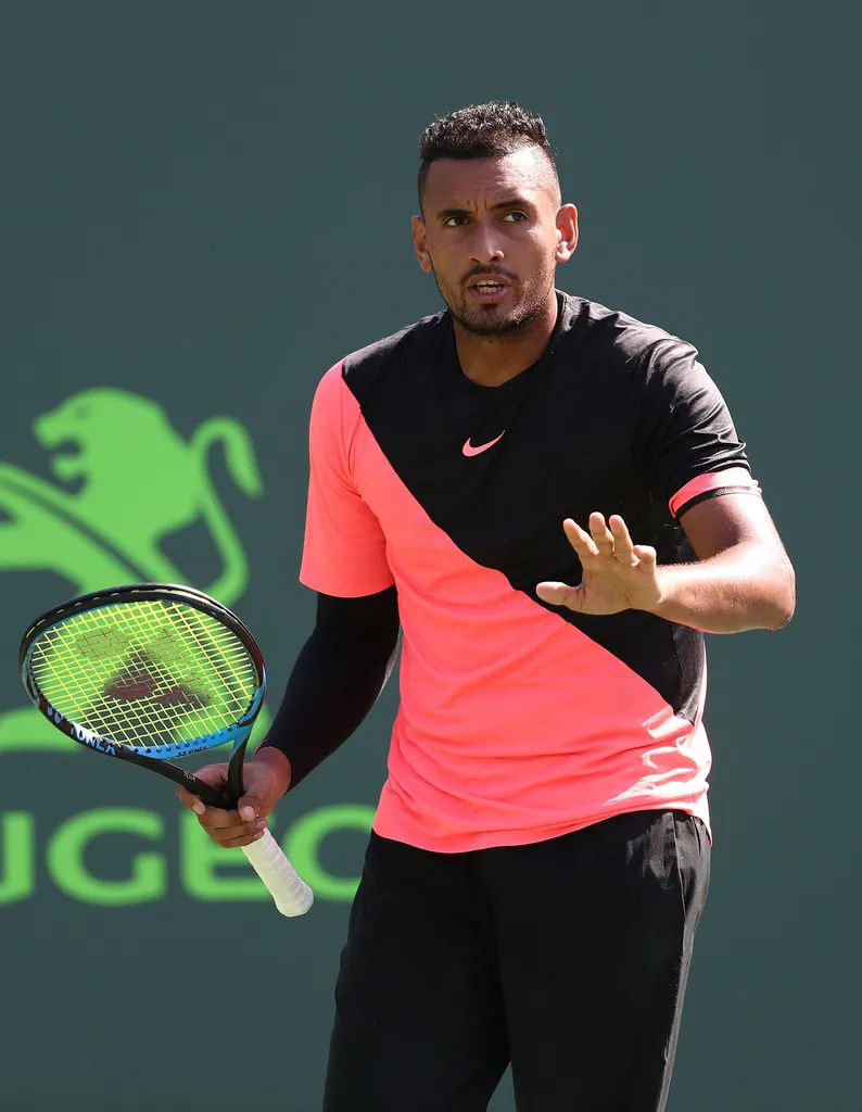 “Gã tiểu tử ngổ ngáo” và “Gã trai phong lưu” cãi nhau kịch liệt trên Twitter ảnh 1