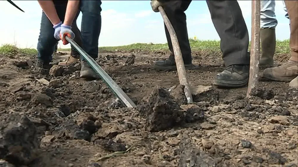 Xe đạp: Đường đua “địa ngục” ở Paris-Roubaix ngổn ngang như chiến trường ảnh 6