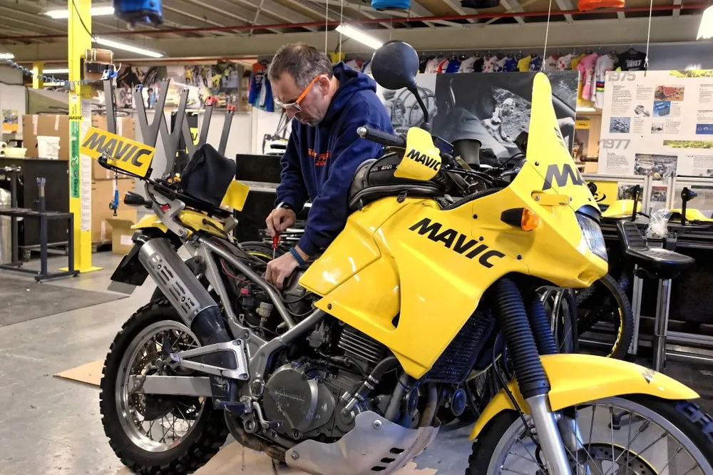 Xe đạp: Đường đua “địa ngục” ở Paris-Roubaix ngổn ngang như chiến trường ảnh 20