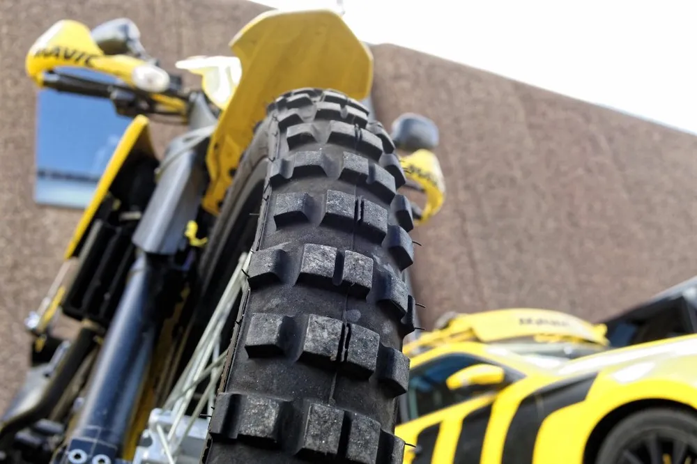 Xe đạp: Đường đua “địa ngục” ở Paris-Roubaix ngổn ngang như chiến trường ảnh 21