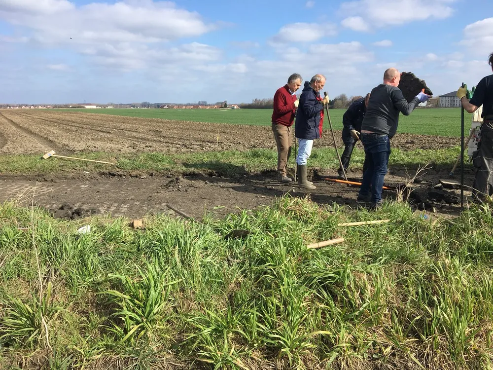 Xe đạp: Đường đua “địa ngục” ở Paris-Roubaix ngổn ngang như chiến trường ảnh 14