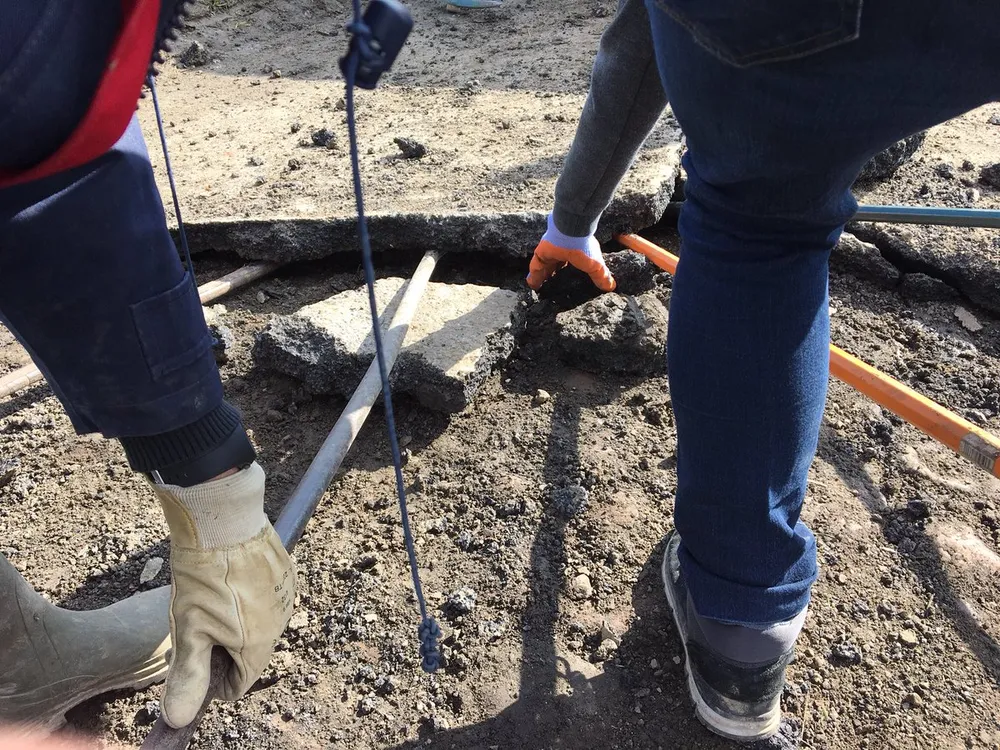 Xe đạp: Đường đua “địa ngục” ở Paris-Roubaix ngổn ngang như chiến trường ảnh 15