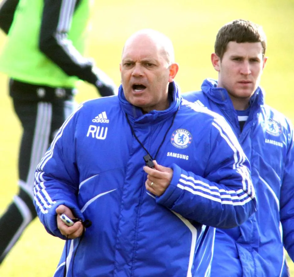 Cả Chelsea đang cầu nguyện cho Ray Wilkins ảnh 1