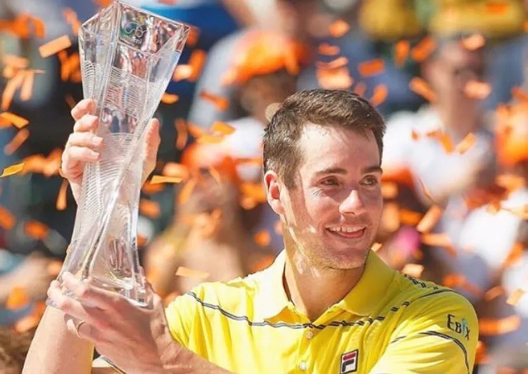 John Isner và chiếc cúp của cuộc đời