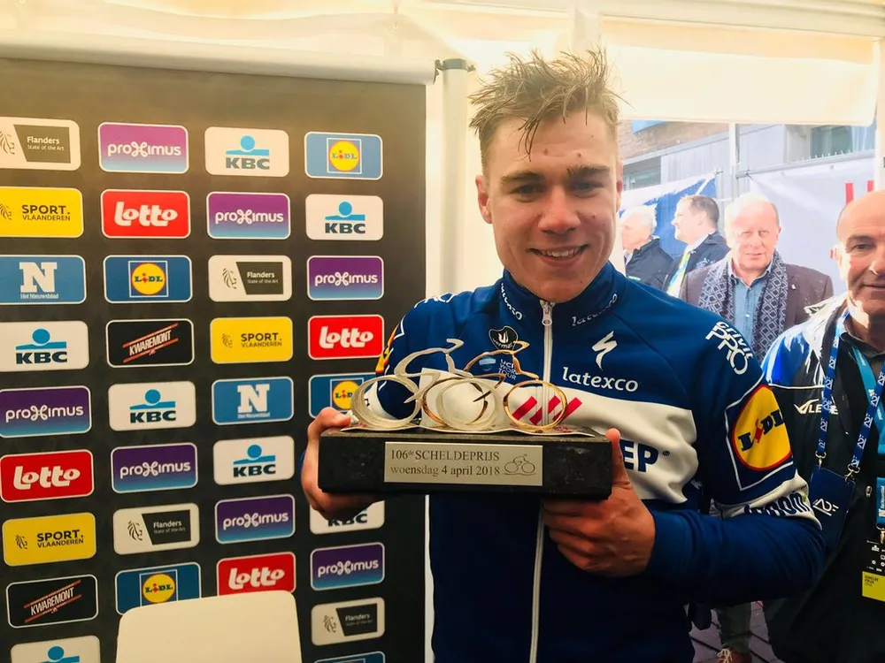 Fabio Jakobsen ăn mừng chiến thắng