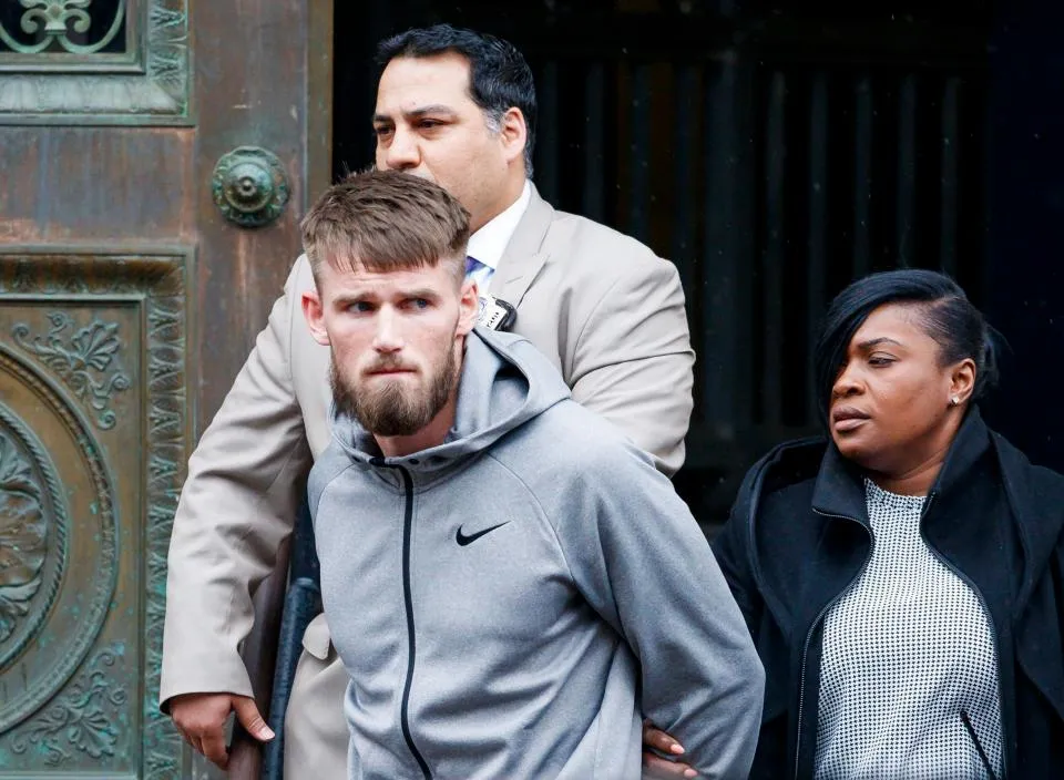 Đấu trường UFC: Diễn biến mới nhất vụ “Gã Ailen láo xược” bị cảnh sát bắt giữ ảnh 1