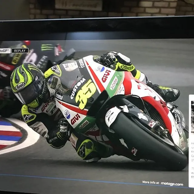 Đua xe mô tô: Marquez tông ngã Rossi, Crutchlow đăng quang ở Argentina ảnh 1