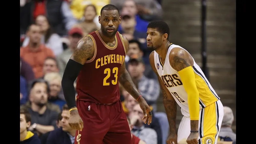 LeBron James (trái)