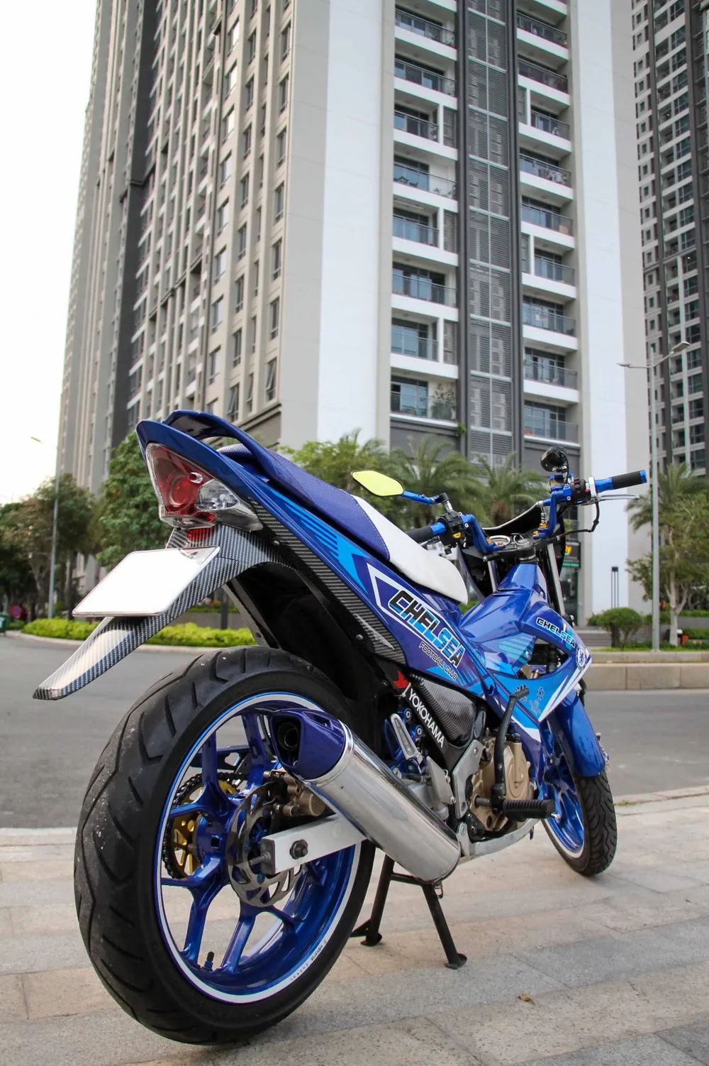 Xe Raider 150 độ tem theo phong cách Chelsea ảnh 2