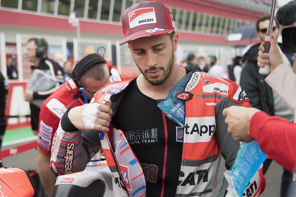 Đua xe mô tô: Dovizioso, Pedroso và Lorenzo đồng loạt đo đường, Marquez thừa thế vô địch ảnh 1