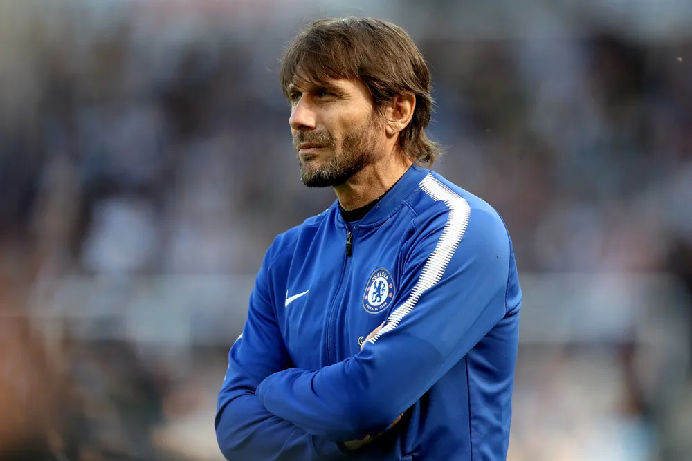 Conte đã tung ra đội hình "không thể hiểu nổi"