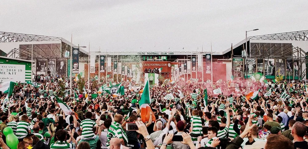 Ăn mừng ngôi vô địch thứ 28, CĐV Red Star… đốt xe buýt chở cầu thủ ảnh 8