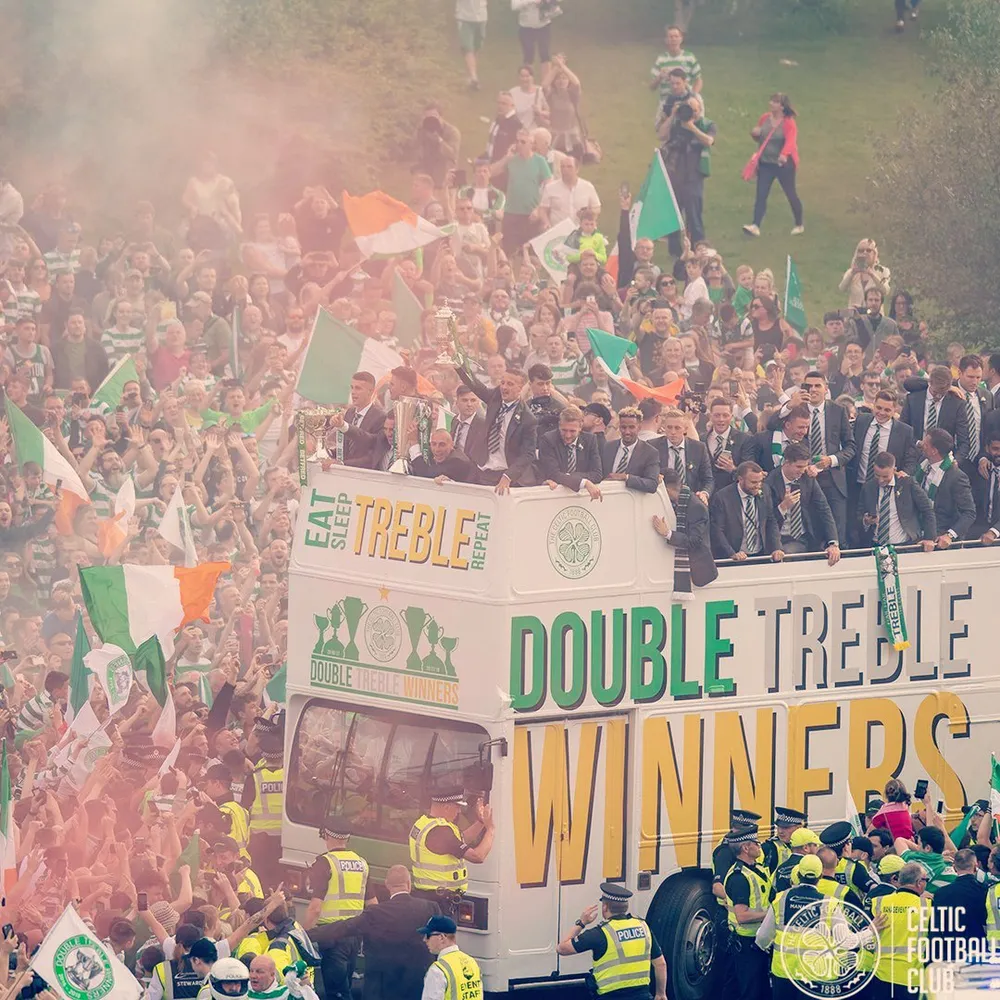 Ăn mừng ngôi vô địch thứ 28, CĐV Red Star… đốt xe buýt chở cầu thủ ảnh 6