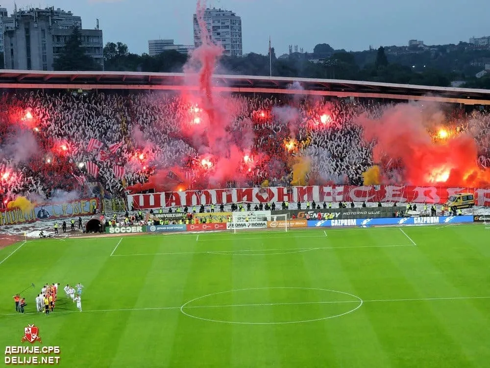 Ăn mừng ngôi vô địch thứ 28, CĐV Red Star… đốt xe buýt chở cầu thủ ảnh 4