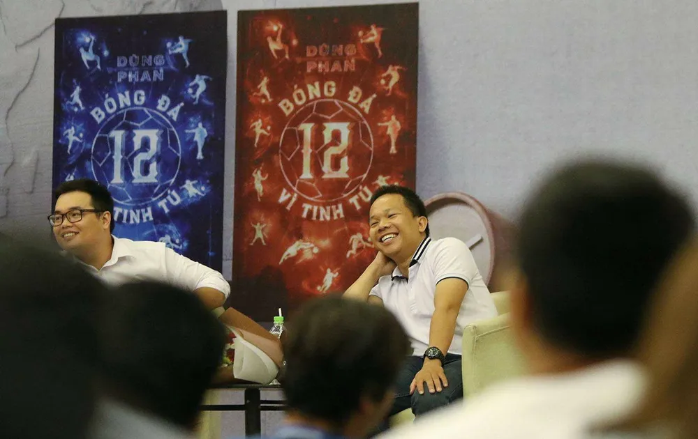 Sách “Bóng đá – 12 vì tinh tú”: Khi những con chữ chạm vào trái tim ảnh 1