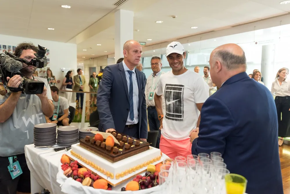 Roland Garros 2018: Mừng sinh nhật thứ 32, Nadal thắng “trọn gói” ảnh 4