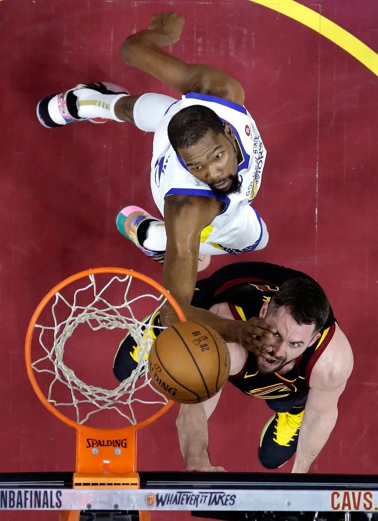 Chung kết NBA: KD che mờ James “gánh team”, Warriors dẫn 3-0 ảnh 1