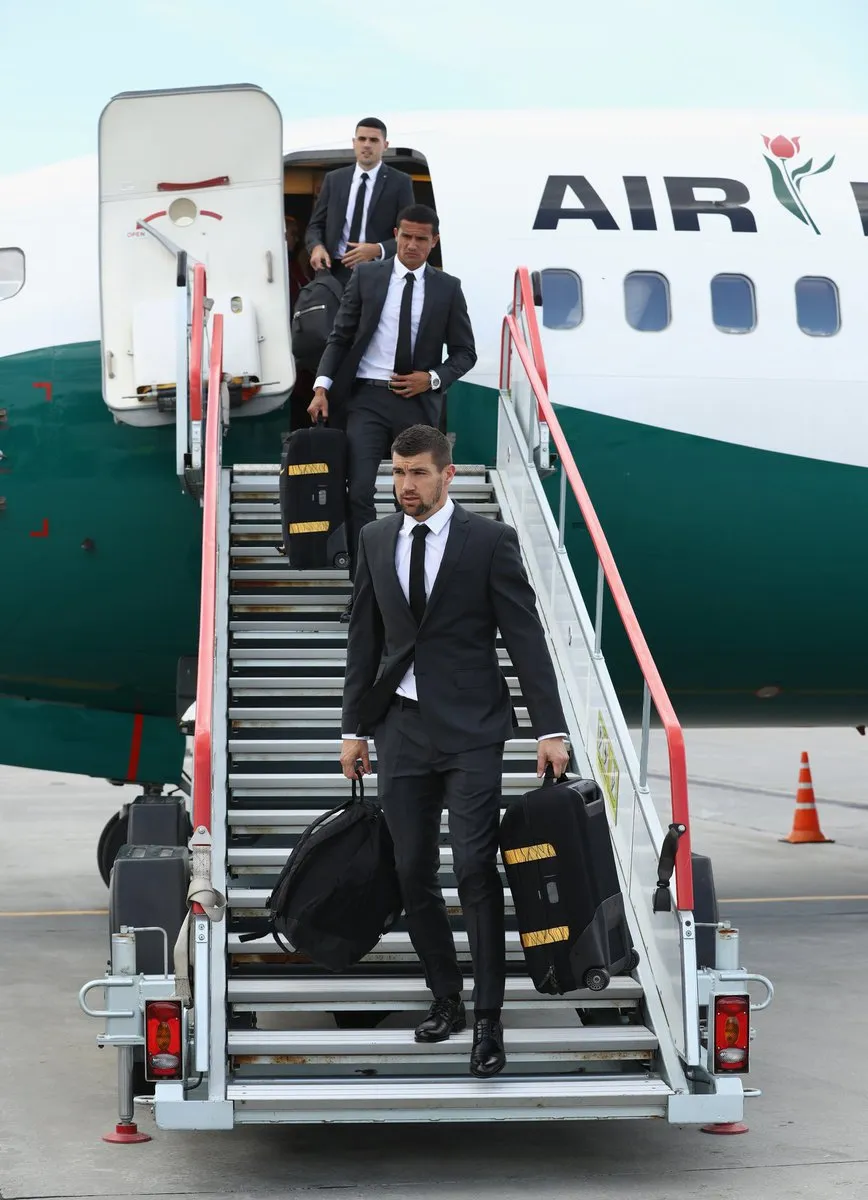 Hình ảnh các đội tuyển đến với nước Nga tươi đẹp - Ronaldo bị “quây“ ảnh 3