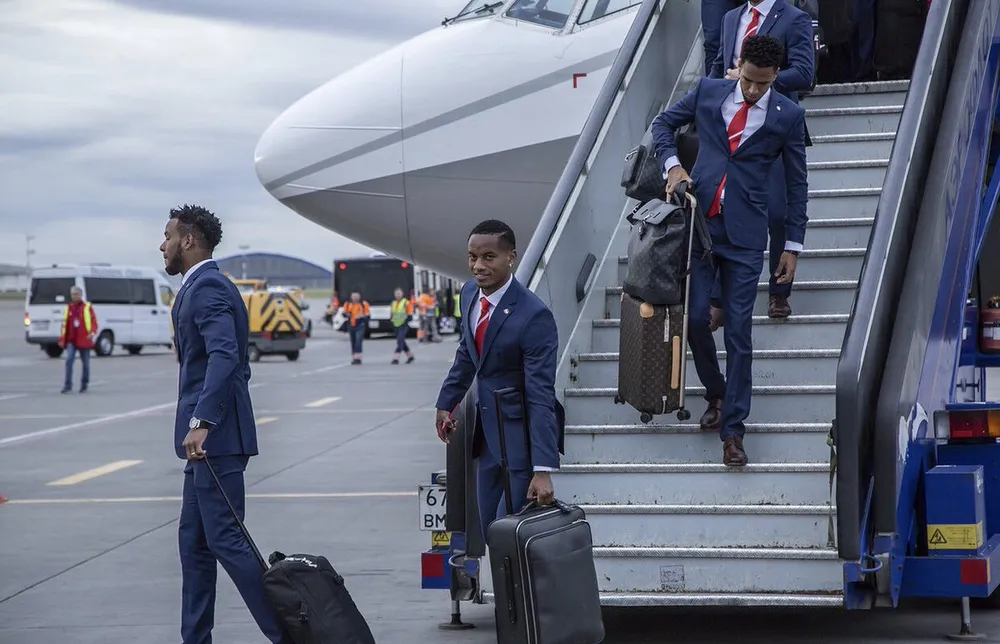 Hình ảnh các đội tuyển đến với nước Nga tươi đẹp - Ronaldo bị “quây“ ảnh 5