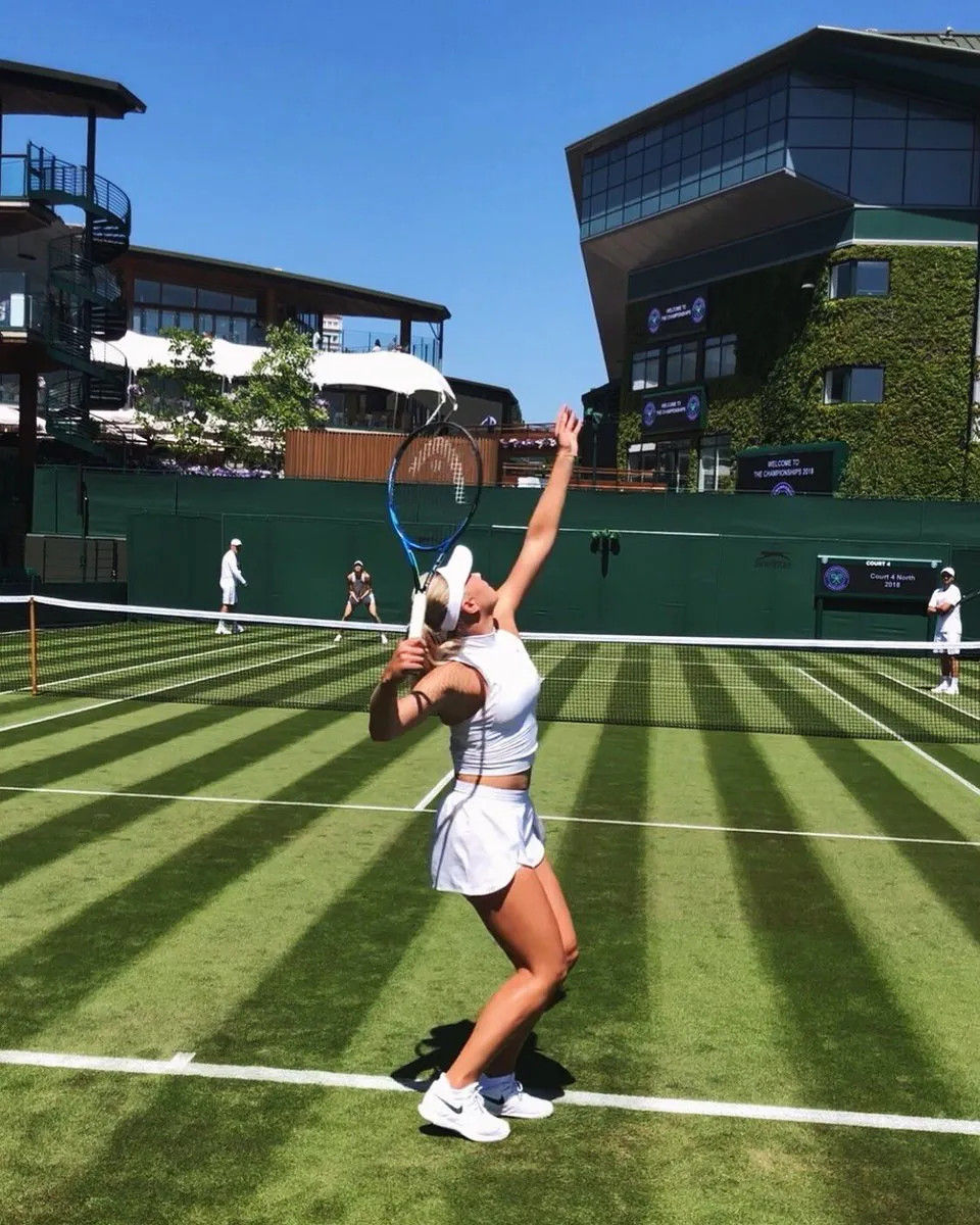 Khoảnh khắc cuối tuần: Federer chơi đùa với 2 con trai sinh đôi, Wozniacki lên ngôi ở Eastbourne ảnh 10