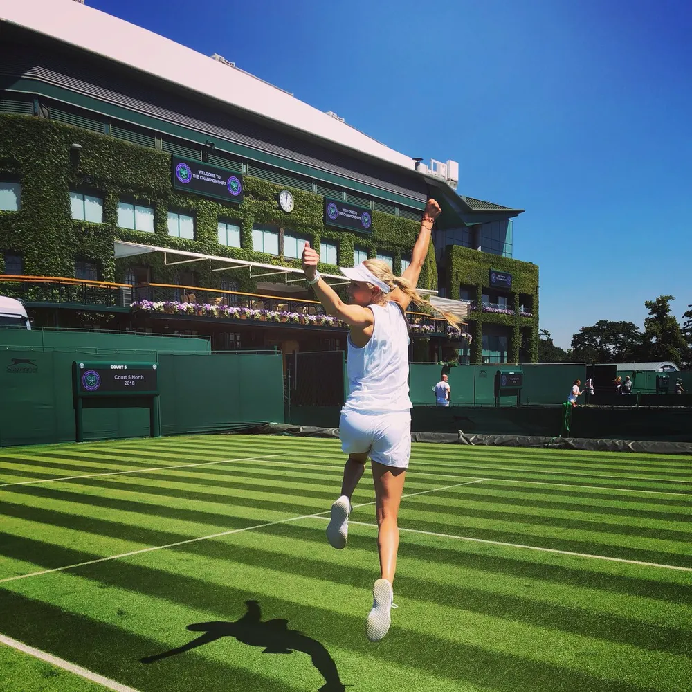 Khoảnh khắc cuối tuần: Federer chơi đùa với 2 con trai sinh đôi, Wozniacki lên ngôi ở Eastbourne ảnh 11