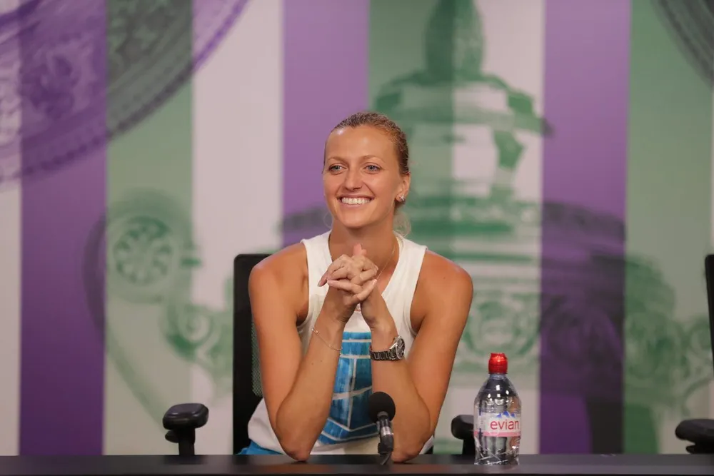 Khoảnh khắc cuối tuần: Federer chơi đùa với 2 con trai sinh đôi, Wozniacki lên ngôi ở Eastbourne ảnh 16