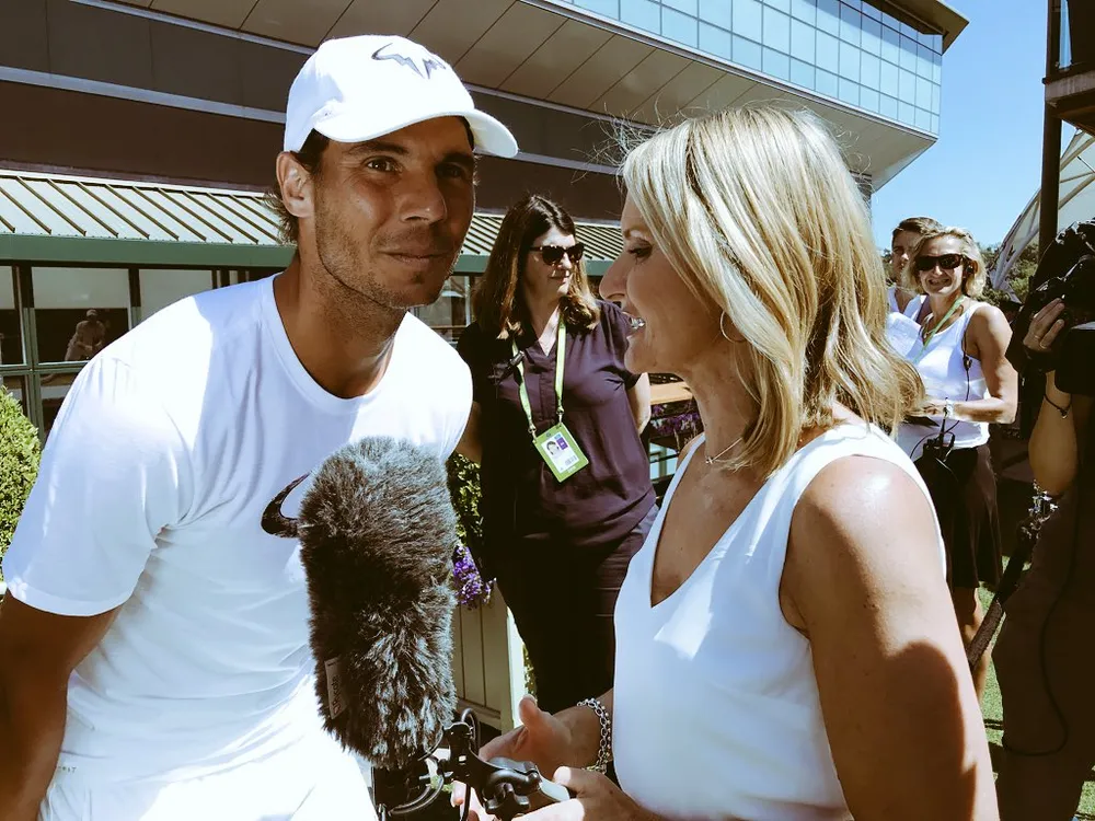 Khoảnh khắc cuối tuần: Federer chơi đùa với 2 con trai sinh đôi, Wozniacki lên ngôi ở Eastbourne ảnh 17