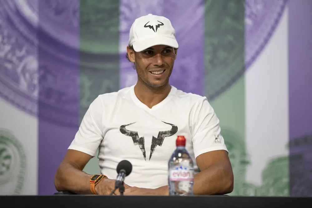 Khoảnh khắc cuối tuần: Federer chơi đùa với 2 con trai sinh đôi, Wozniacki lên ngôi ở Eastbourne ảnh 19