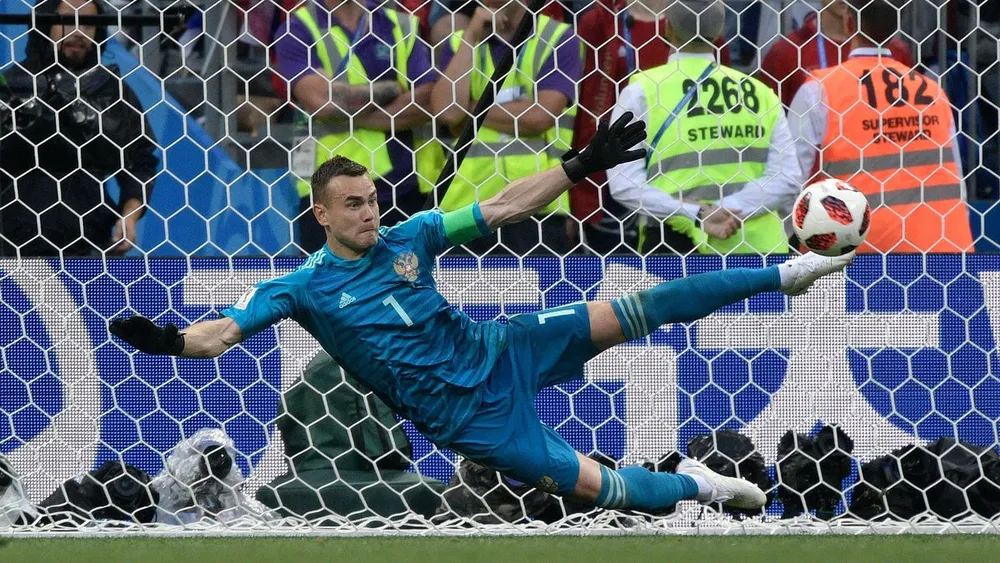Igor Akinfeev và tình huống cản cú sút luân lưu quyết định