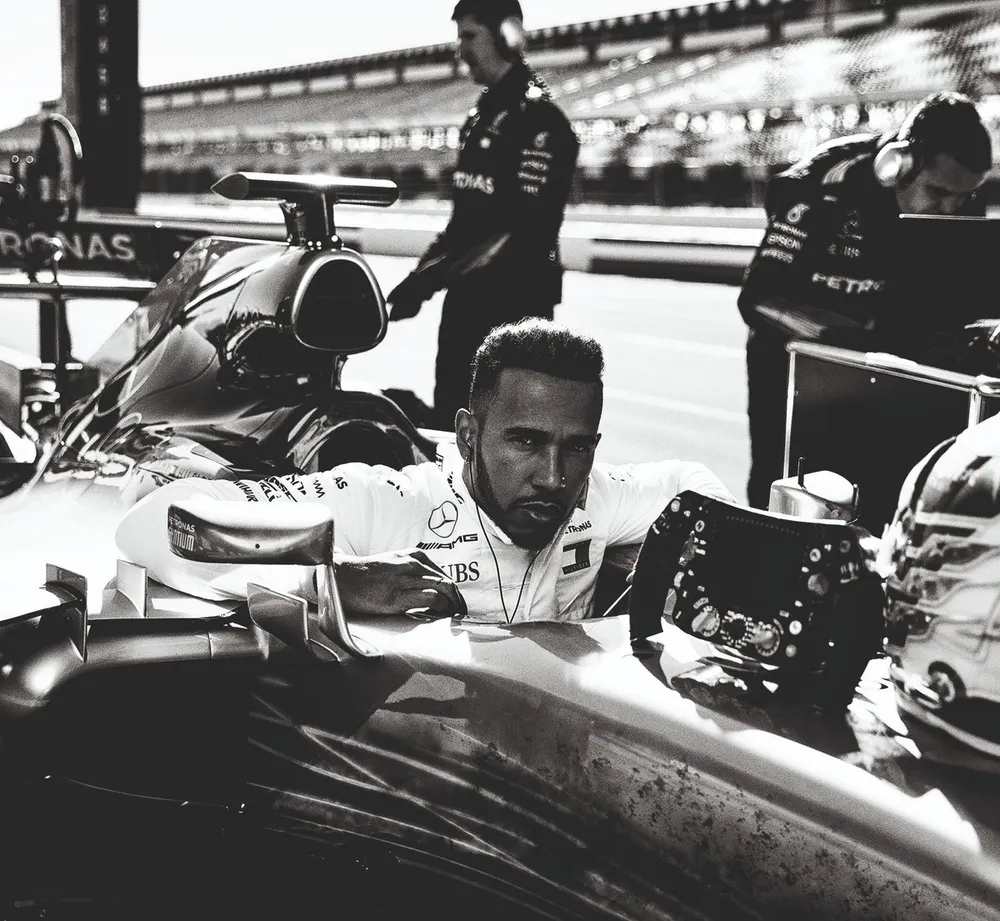 Đua xe F1: Hamilton ký hợp đồng mới có thời hạn 2 năm với Mercedes ảnh 1