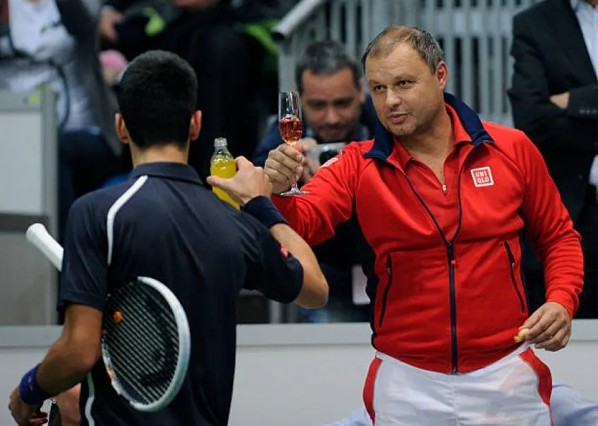 Đấu đá nội bộ đội hỗ trợ Djokovic: Vajda tống khứ Imaz ảnh 1