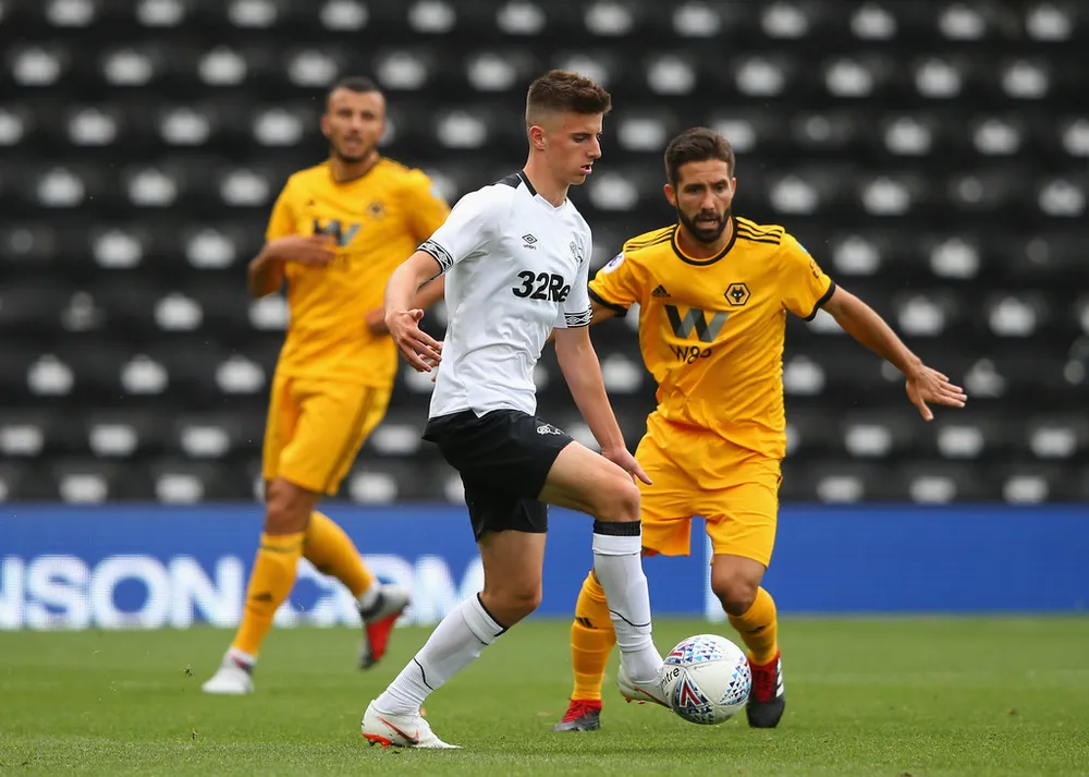 Mason Mount tung hoành trong trận đấu với Wolves