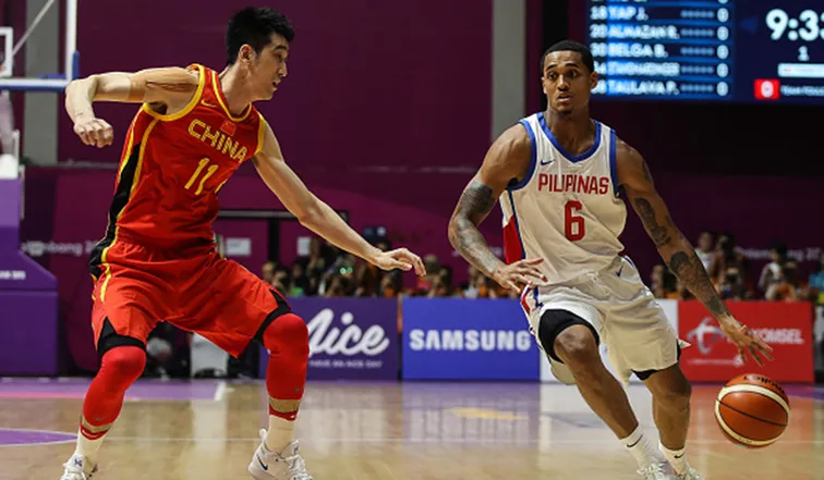 Jordan Clarkson (phải)