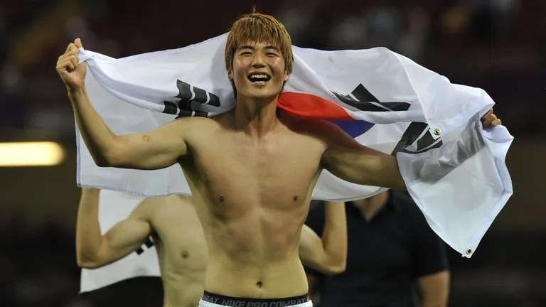 Tottenham tạo thêm cơ hội miễn trừ NVQS cho Son? ảnh 1