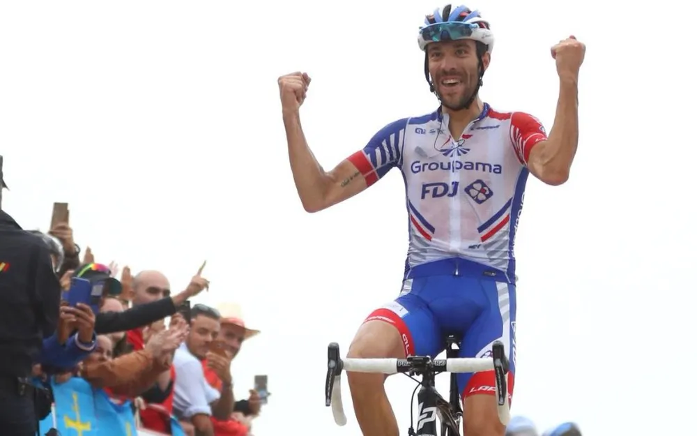 Pinot ăn mừng ở đích đến