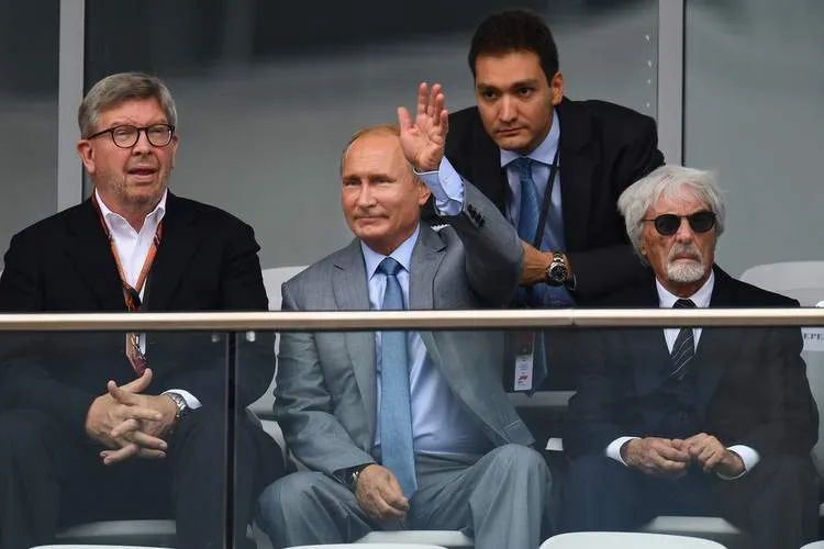 Đua xe F1: Thắng giải ở Sochi, Hamilton vẫn đề xuất… đảo chiều đường đua ảnh 3