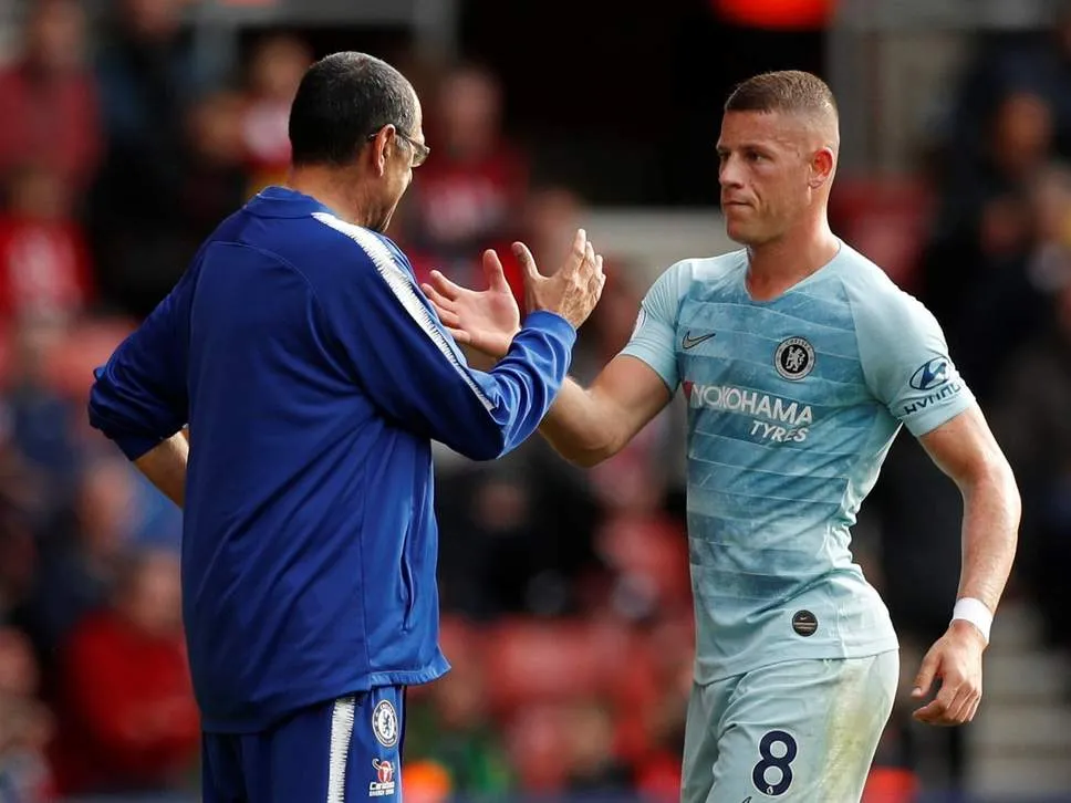 Barkley và HLV Sarri trong trận thắng Southampton