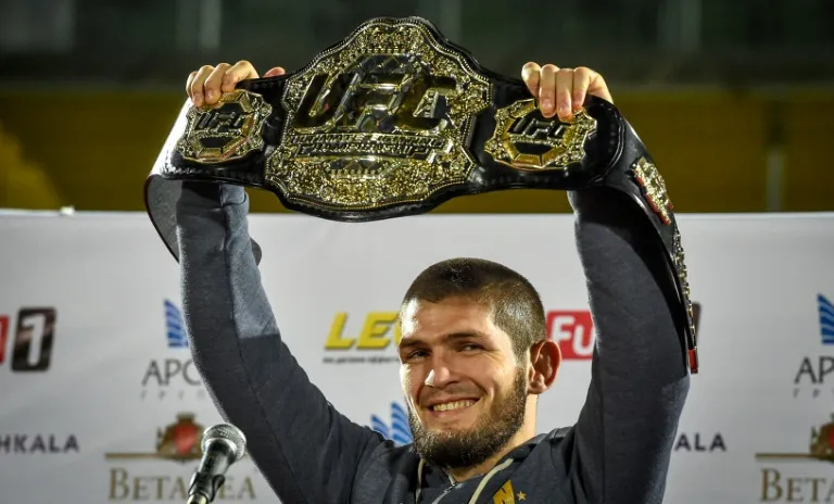 Khabib sẽ giữ đai UFC