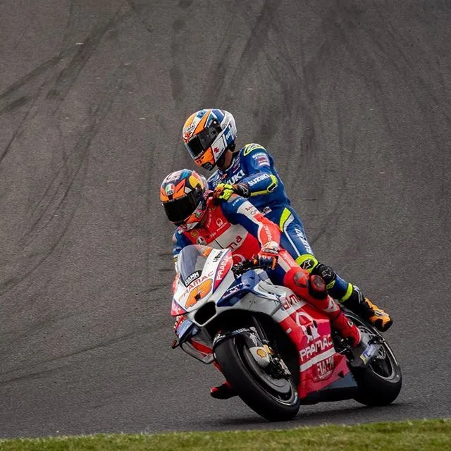 Đua xe mô tô: “Tài xế GrabBike” Jack Miller rước “hành khách” Alex Rins ảnh 3