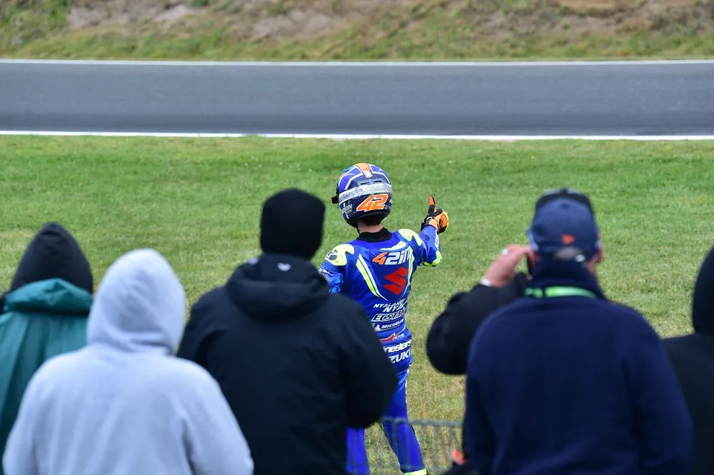 Đua xe mô tô: “Tài xế GrabBike” Jack Miller rước “hành khách” Alex Rins ảnh 1