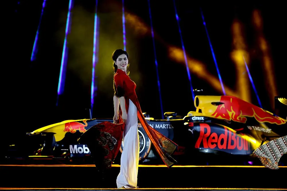 Đua xe F1 đến Việt Nam: Cơ hội gặp Hamilton, Vettel rất gần ảnh 10