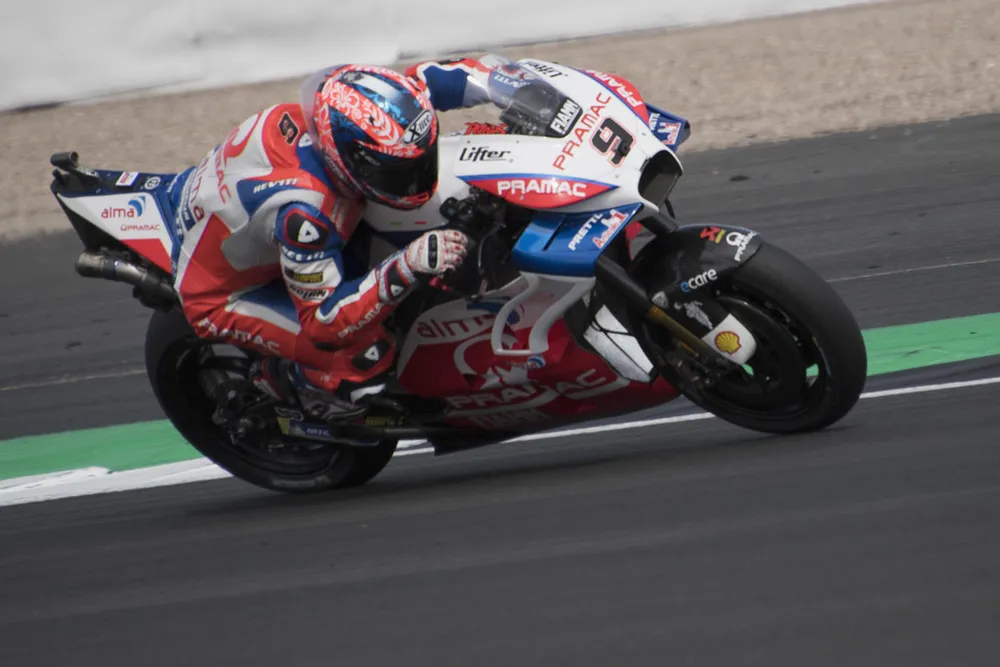 Đua xe mô tô: Petrucci không muốn trở thành kẻ thù của Dovizioso ảnh 1