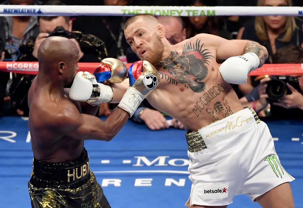 Mayweather chê McGregor xuất quyền "yếu xìu"