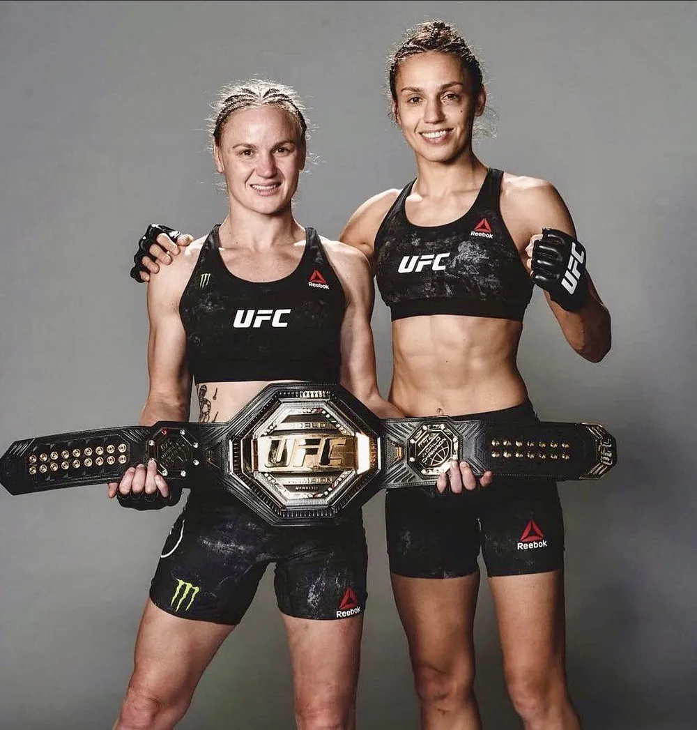 Gia đình Shevchenko lên đỉnh: Mẹ vô địch Muay Thái biểu diễn, 2 chị em hạ gục đối thủ ở UFC 255 ảnh 1