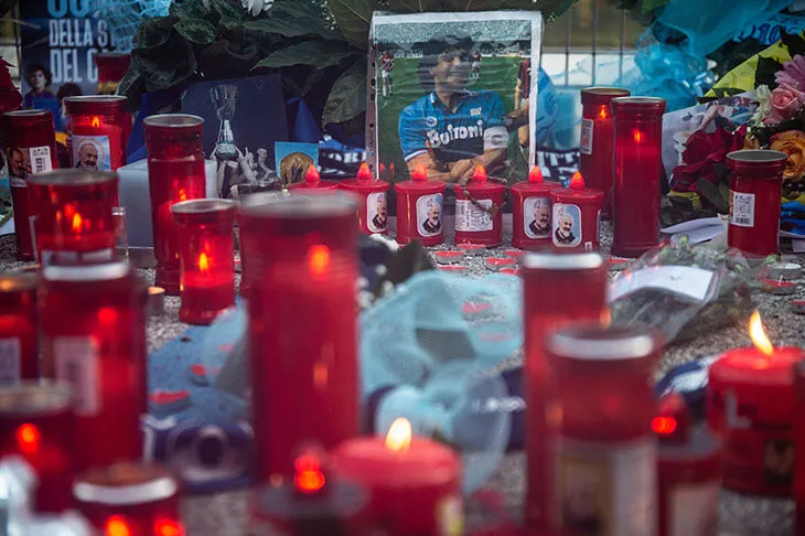 Thành Naples và CLB Napoli tiễn đưa Diego Maradona bằng sự kiện tưởng niệm đầy xúc động ảnh 8