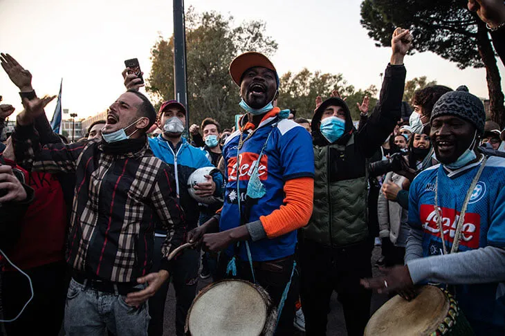 Thành Naples và CLB Napoli tiễn đưa Diego Maradona bằng sự kiện tưởng niệm đầy xúc động ảnh 9